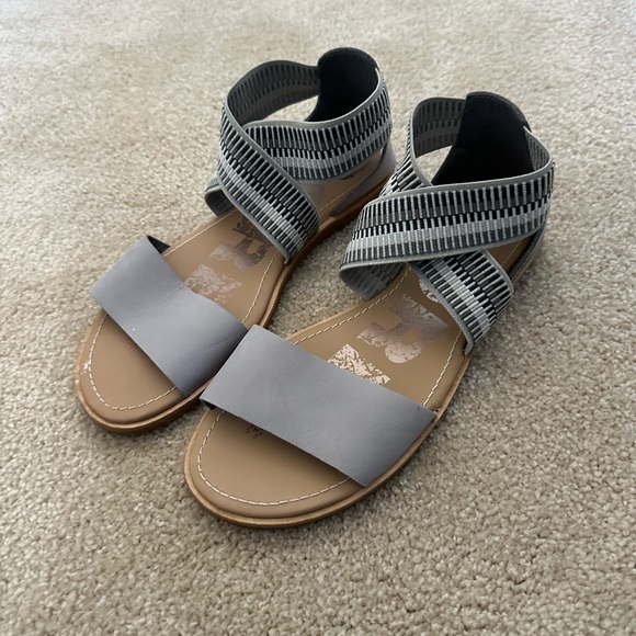 Sorel sandals with elastic ankle wrap. Very comfortable. - Picture 2 of 6